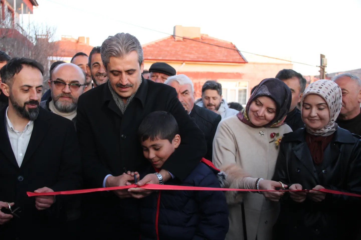 BELEDİYENİN YUKARI NOHUTLU MAHALLESİ KONAĞI HİZMETE AÇILDI
