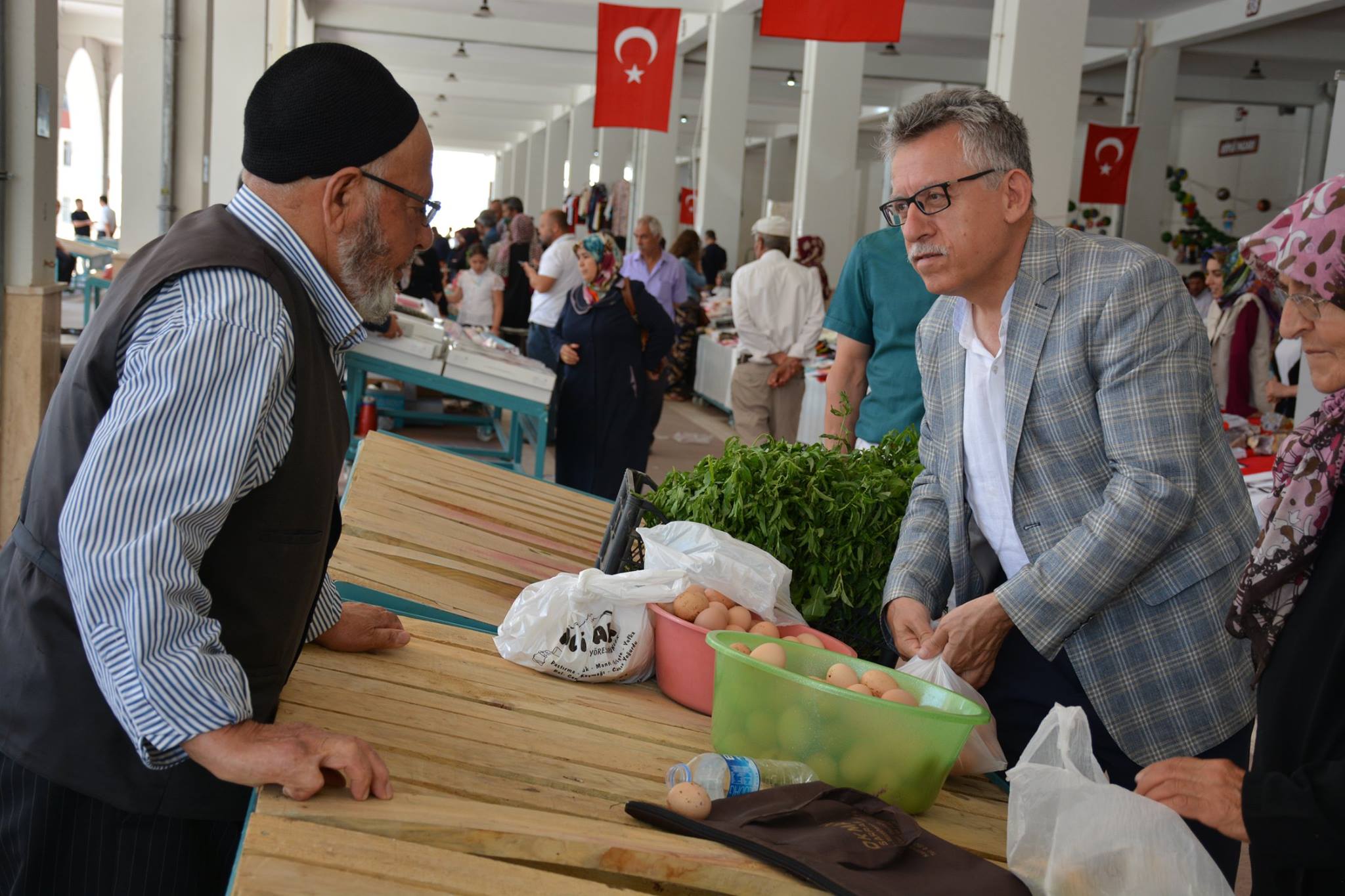 YRP BAŞKAN ADAYI DR.ARSLAN PAZARCI ESNAFINA ‘HAYIRLI İŞLER’ DİLEDİ