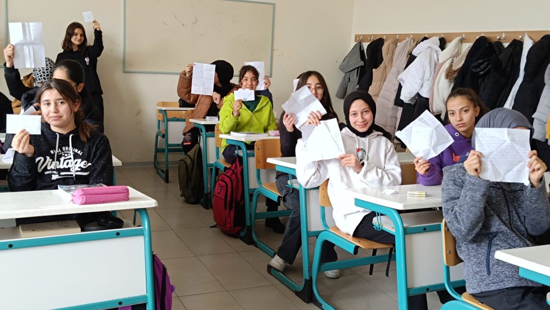 YOZGAT’LI ÖĞRENCİLER, DEPREMZEDE ÖĞRENCİLERLE MEKTUPLAŞIYOR