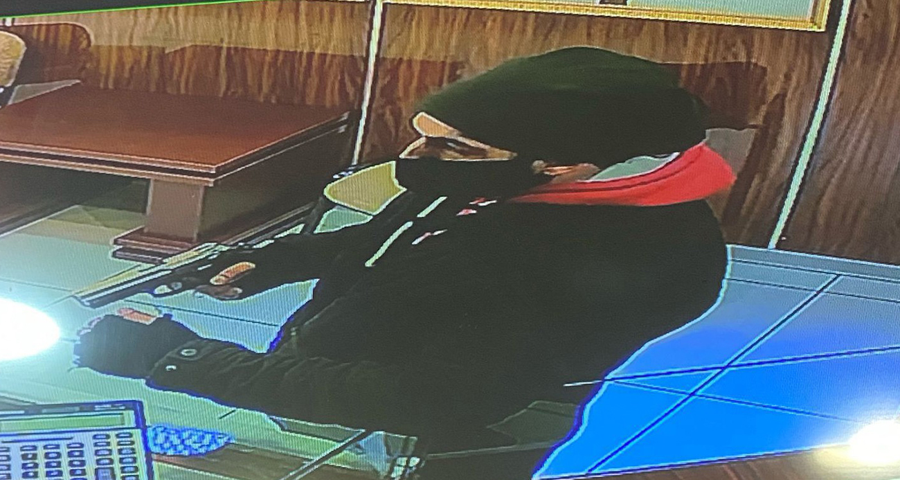 ESENYURT’TA SİLAHLI SOYGUN GİRİŞİMİNDE BULUNAN ACEMİ HIRSIZ YAKALANDI 