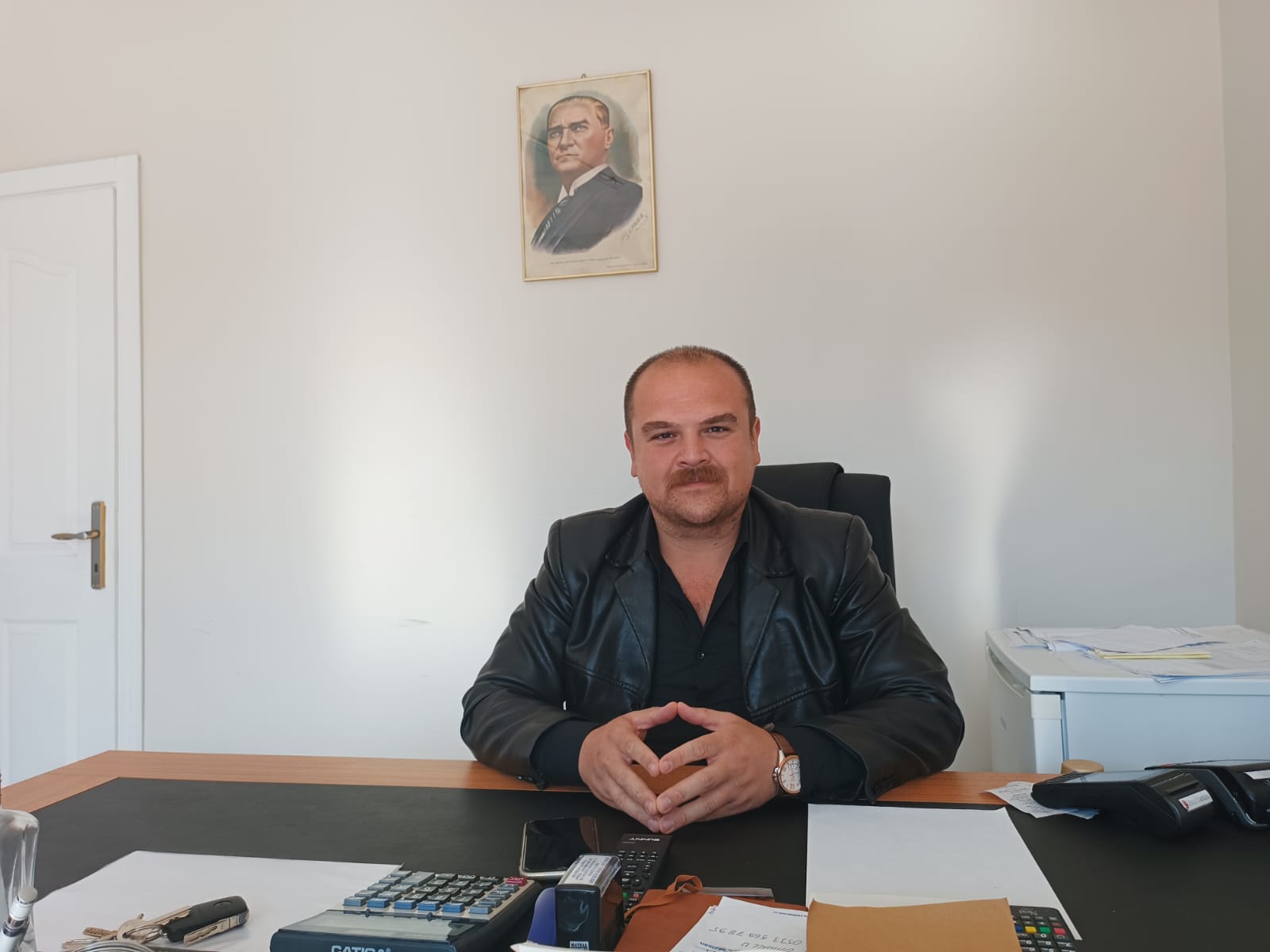 EĞİTİMCİ VE ÇİFTÇİYDİ.. O ŞİMDİ KÖY MUHTARI