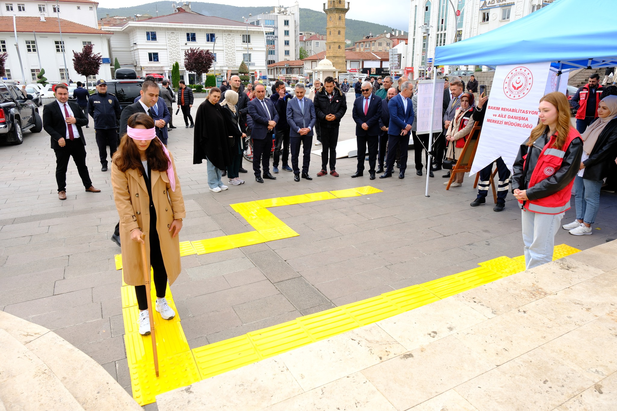 CUMHURİYET ALANINDA ENGELLİLERE YÖNELİK ETKİNLİK DÜZENLENDİ