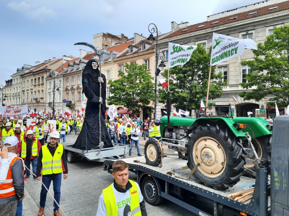 POLONYA’DA 35 BİN KİŞİLİK ÇİFTÇİ PROTESTOSU