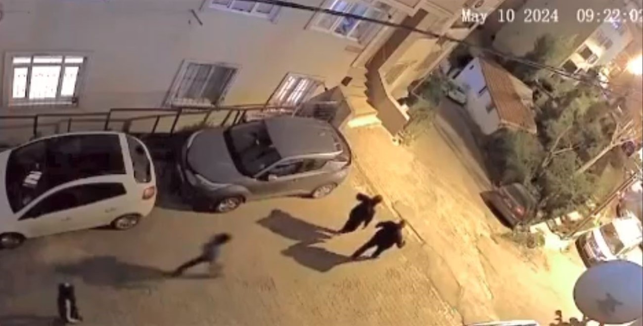 ŞİŞLİ’DE SOKAK ORTASINDA SİLAHLI PUSU KAMERADA
