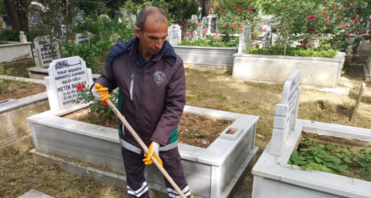 İBB’NİN İHMAL ETTİĞİ MEZARLIKLAR İÇİN ARNAVUTKÖY BELEDİYESİ HAREKETE GEÇTİ