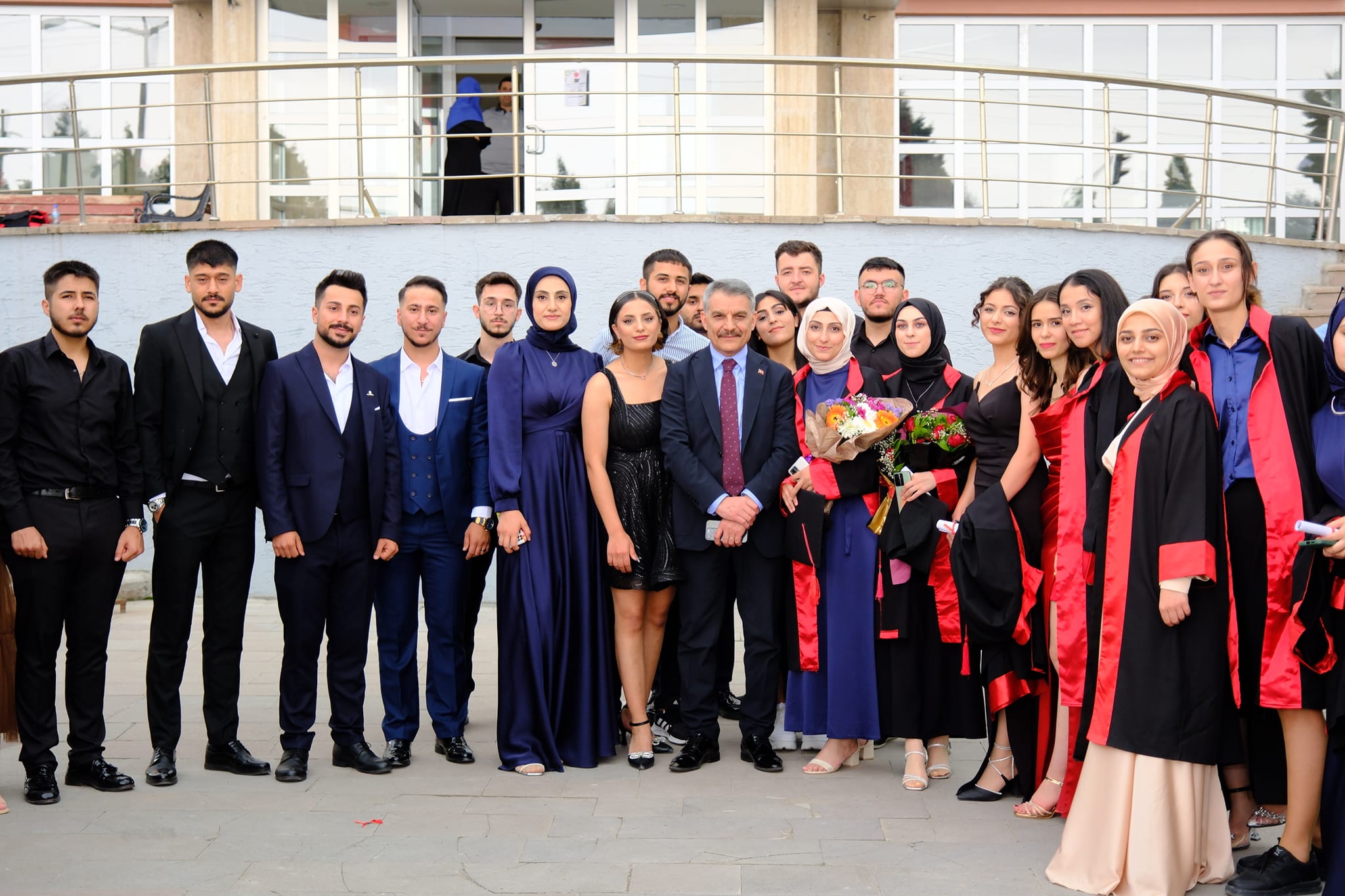YERKÖY ADALET MESLEK YÜKSEK OKULUNDA MEZUNİYET SEVİNCİ