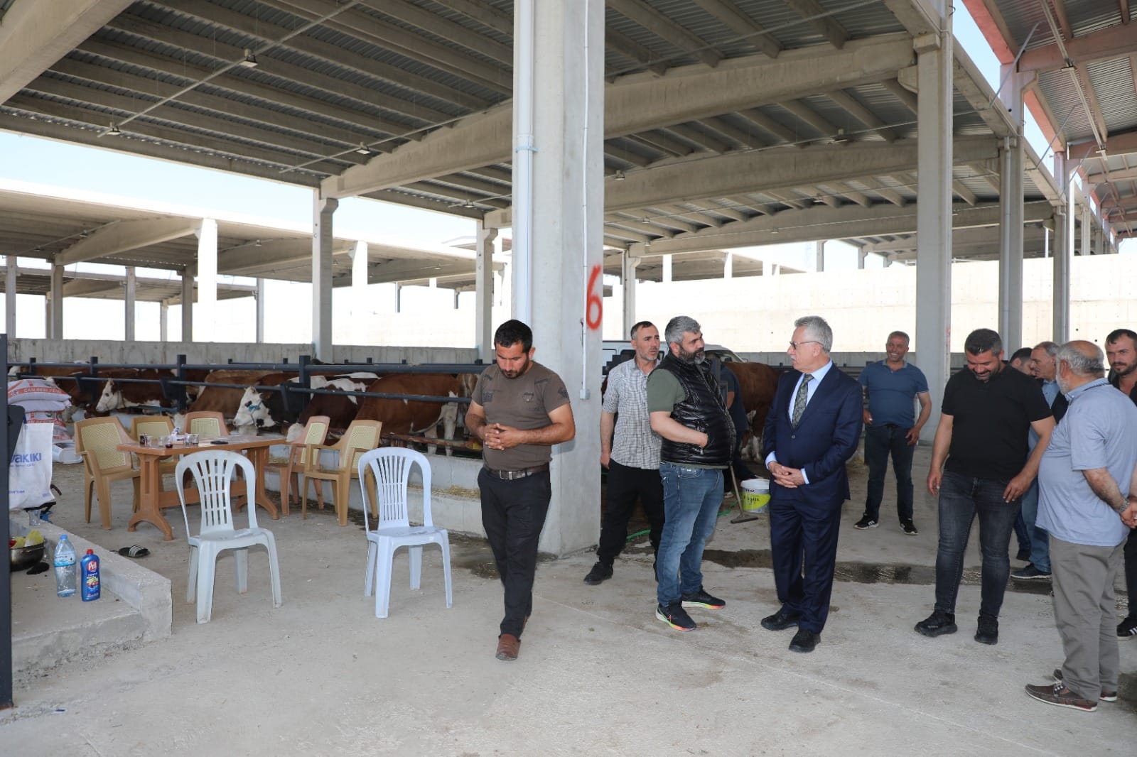 MODERN KESİMHANE VE HAYVAN PAZARI BAYRAMDA HALKIN HİZMETİNDE