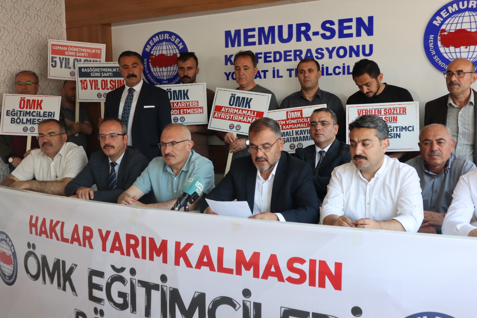BAŞKAN ŞEREFLİ : ÖĞRETMENLİK MESLEK KANUNU EĞİTİMCİLERİ BÖLMEMELİ