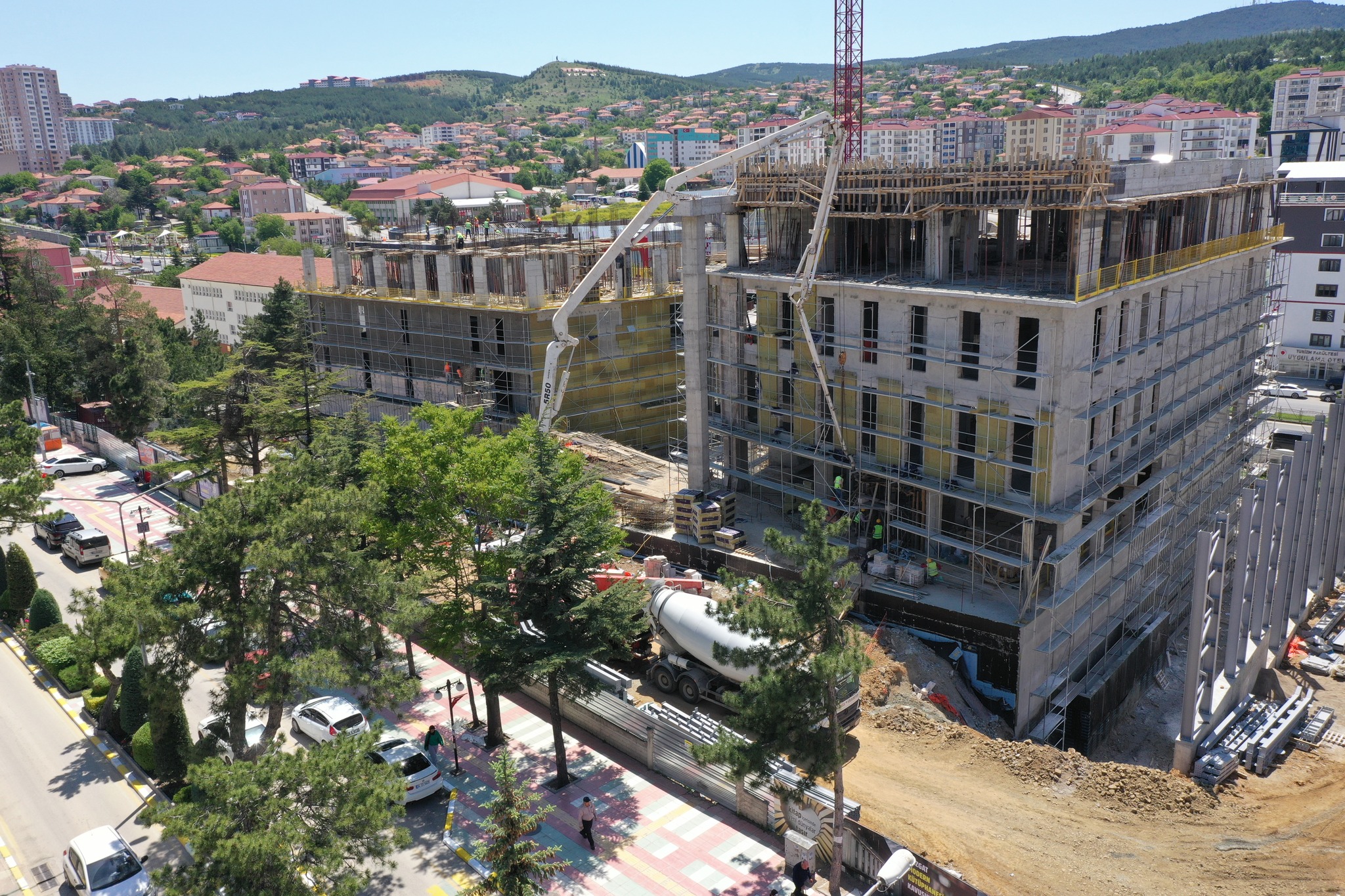 İÇ ANADOLUNUN EN MODERN KÜTÜPHANESİ TAMAMLANMA SÜRECİNDE