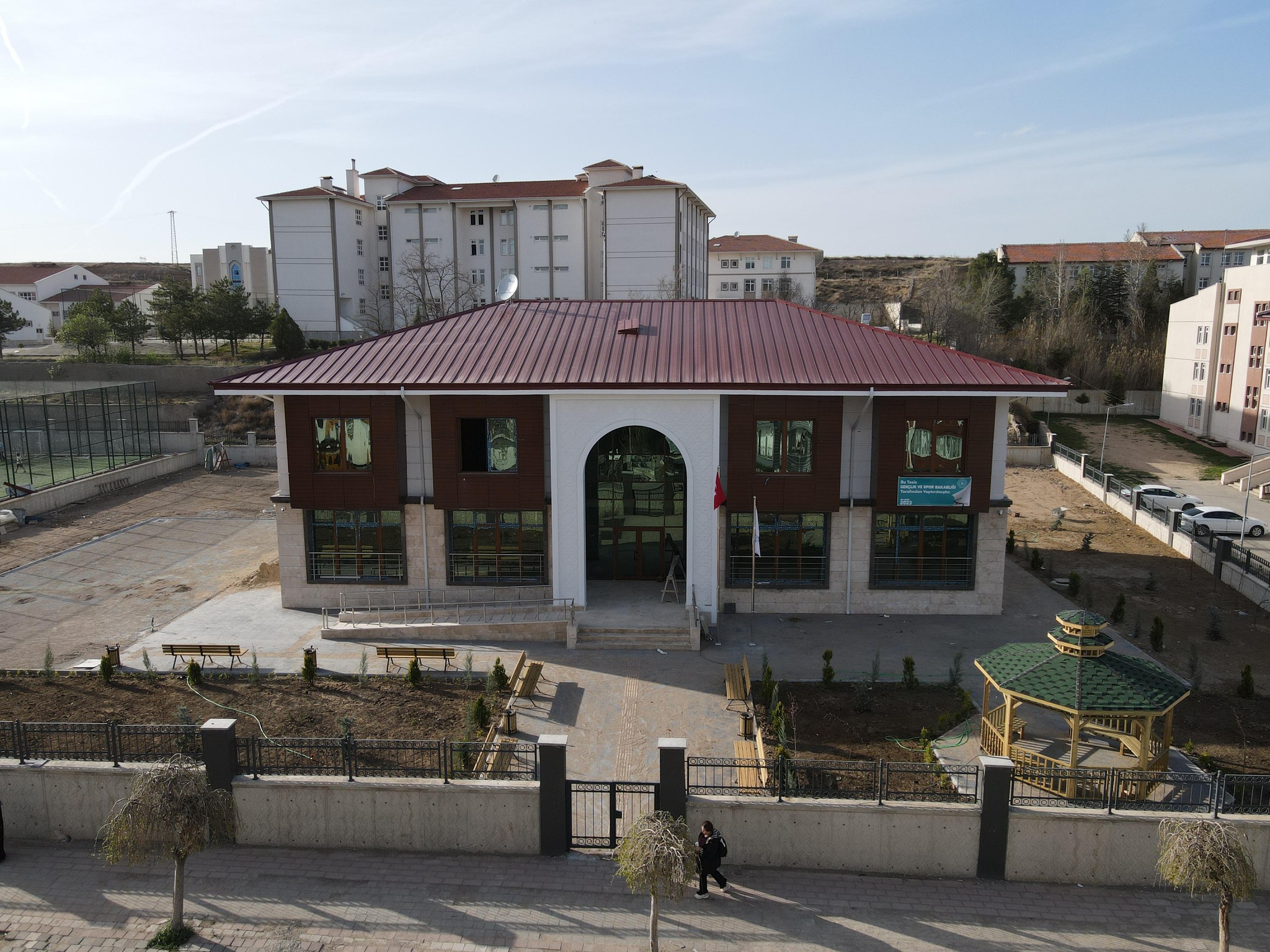  YERKÖYDE İNŞA EDİLEN GENÇLİK MERKEZİ TAMAMLANDI