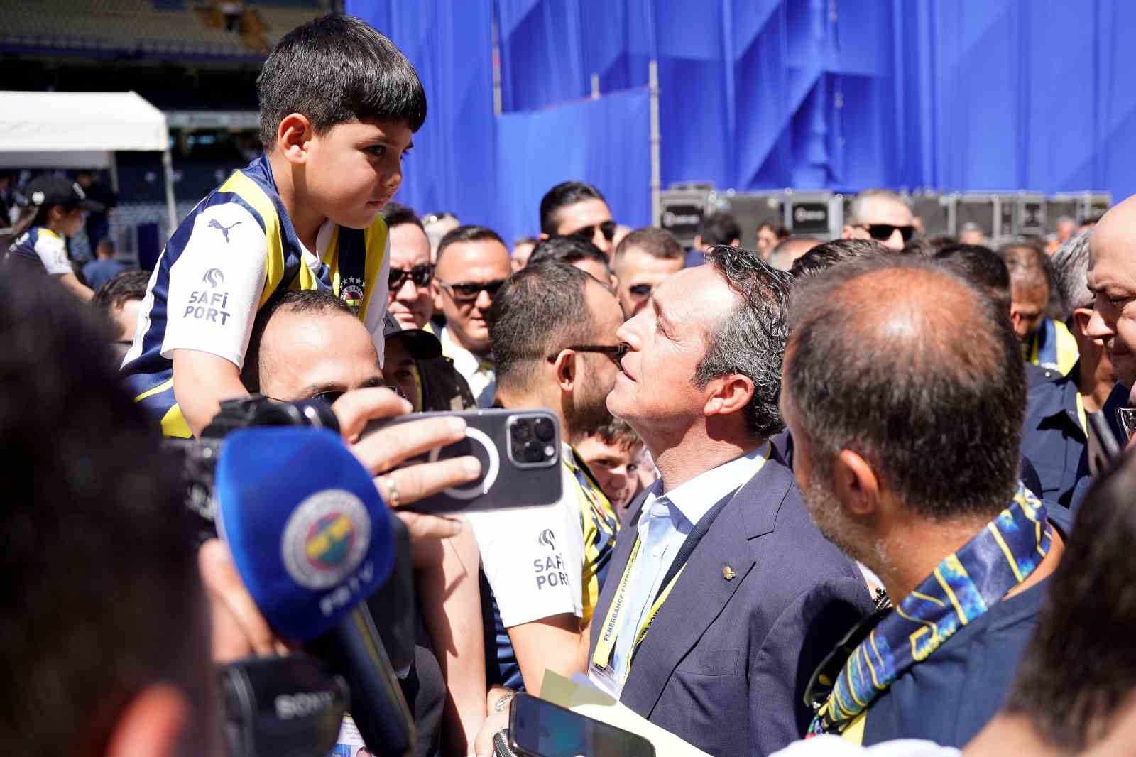 BAŞKAN ADAYLARI ALİ KOÇ VE AZİZ YILDIRIM’A YOĞUN İLGİ