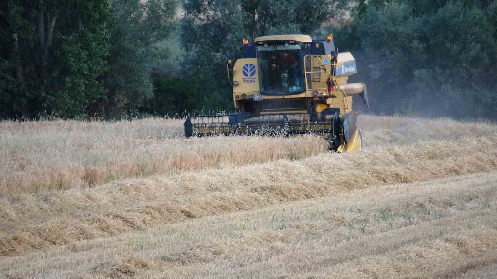 YOZGAT’TA KURAKLIK NEDENİYLE ARPA HASADI ERKEN BAŞLADI 