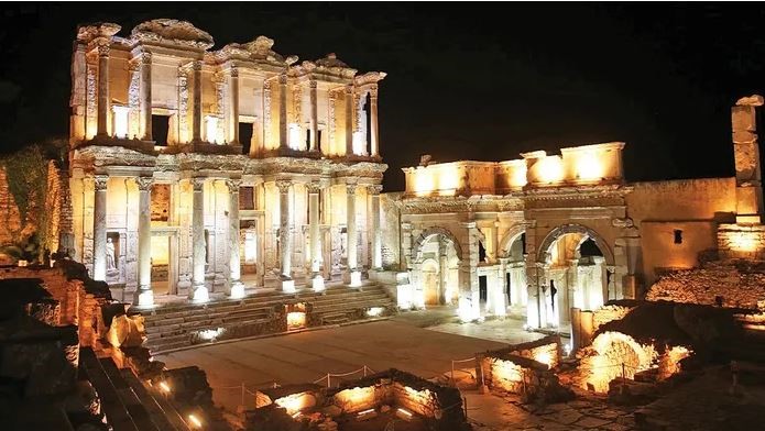 EFES ÖREN YERİ MÜZESİNDE KURBAN BAYRAMI İZDİHAMI