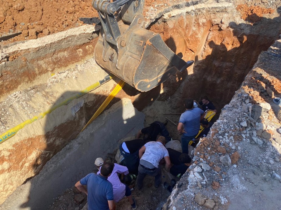 VELİMEŞE OSB’DE GÖÇÜK: TOPRAK ALTINDA KALAN İŞÇİLERDEN 1'İ ÖLDÜ