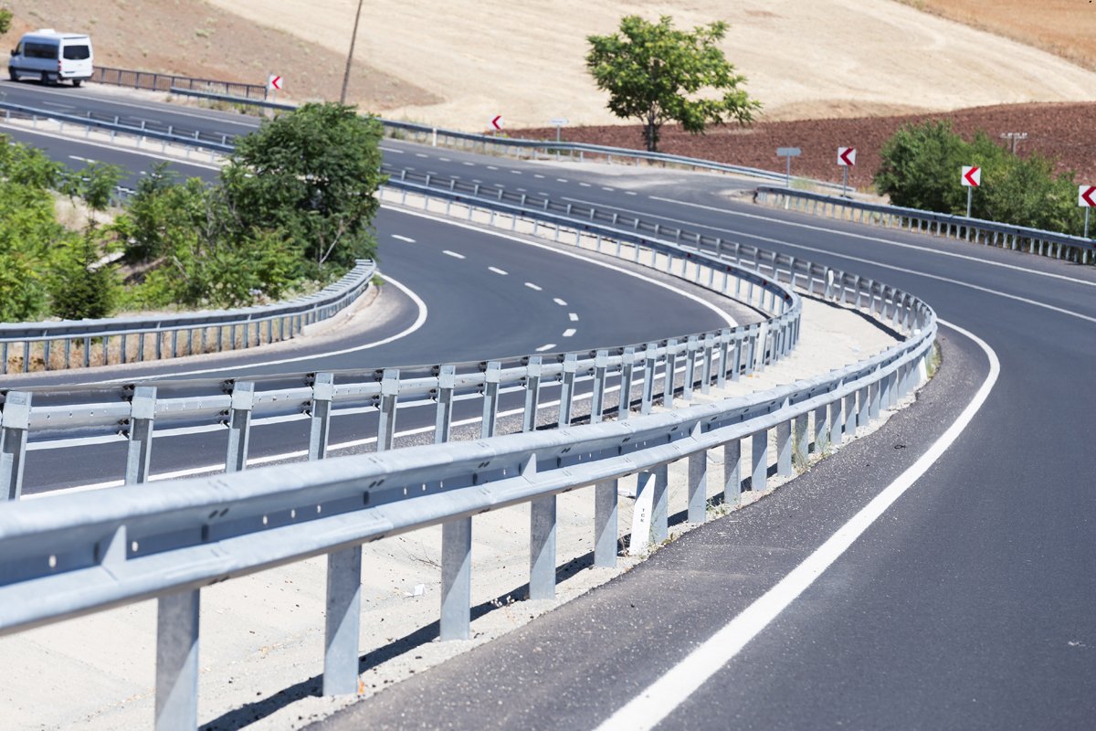 YOZGAT ALACA KARAYOLUNDA KORKULUK ÇALIŞMALARI TAM GAZ