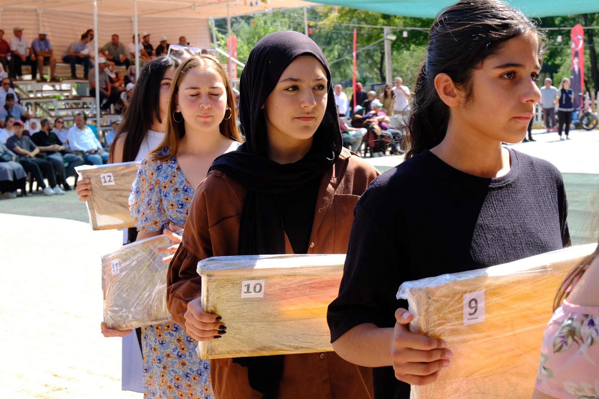 ÇAYIRALAN BAL VE KÜLTÜR FESTİVALİNDE BALLAR YARIŞTI
