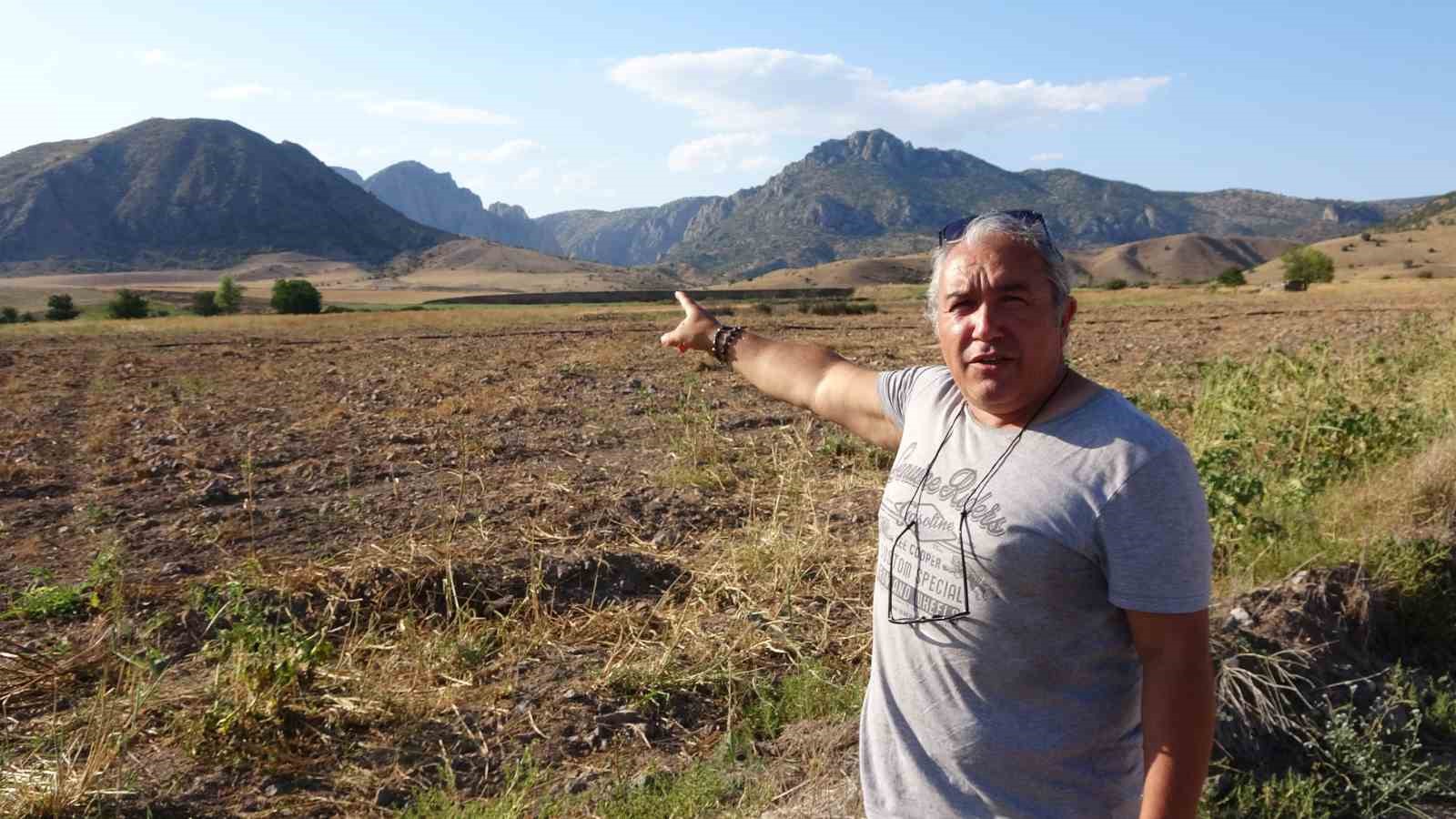 YOZGAT’TA İNSAN SİLUETİNE BENZEYEN DAĞ DİKKAT ÇEKİYOR