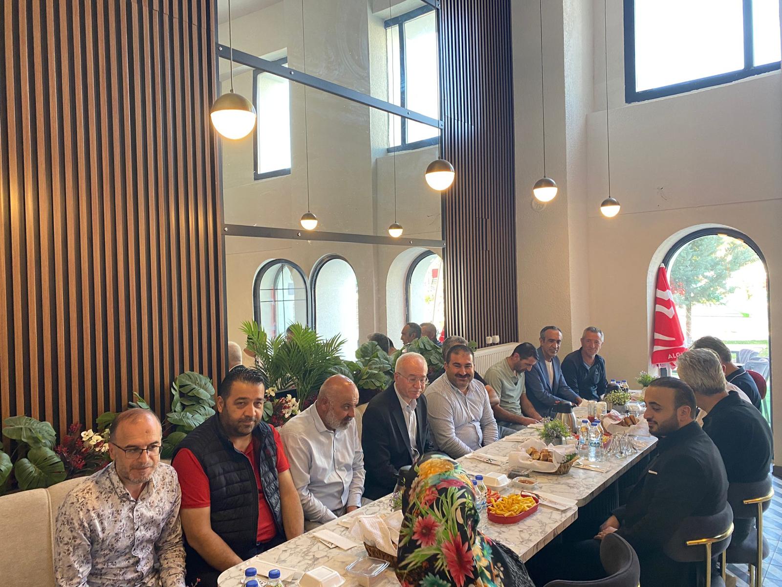 ALTUNTAŞ ,TOKİ ÇARŞI ESNAFIYLA SABAH KAHVALTISINDA BULUŞTU