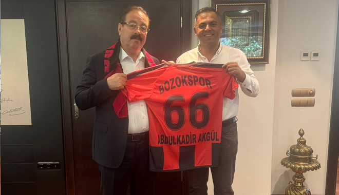 BOZOKSPORDAN MİLLETVEKİLİ AKGÜLE 66 NUMARALI FORMA ARMAĞANI