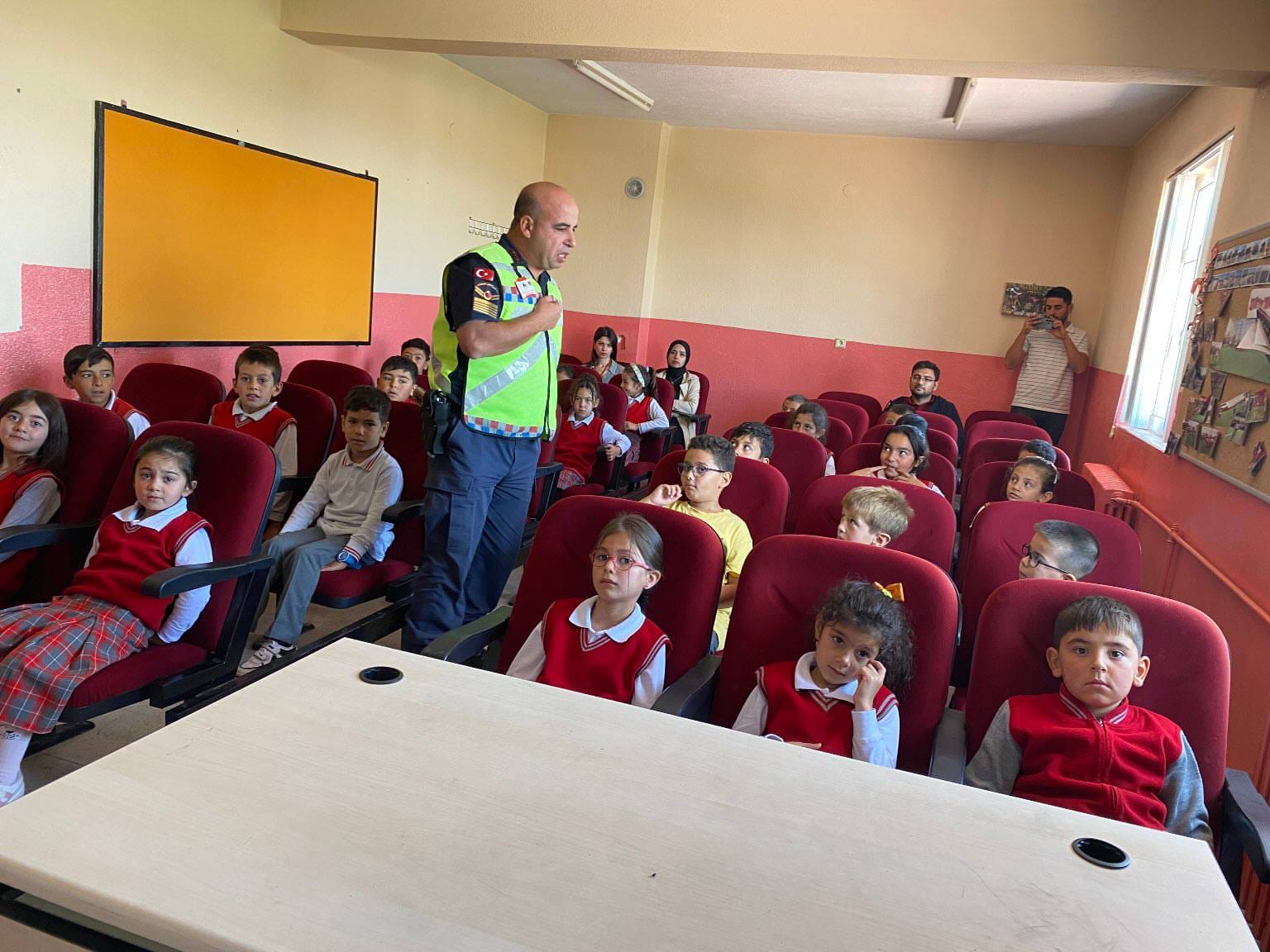 YOZGAT’TA ÇOCUKLARA ERKEN YAŞTA TRAFİK BİLİNCİ EĞİTİMİ