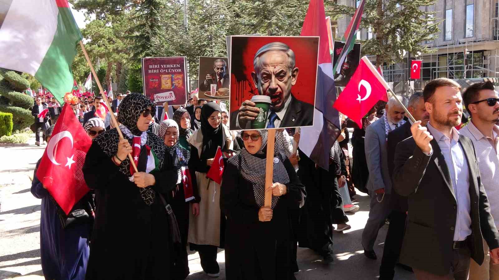 YOZGAT’TA İŞGALİN YIL DÖNÜMÜNDE FİLİSTİN İÇİN DESTEK YÜRÜYÜŞÜ DÜZENLENDİ 