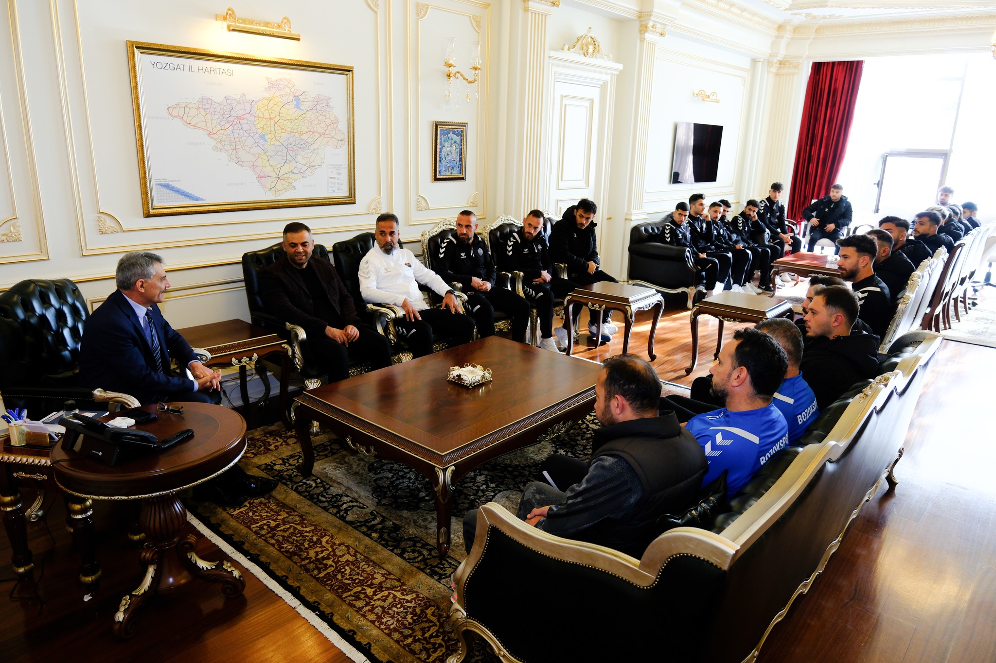 YOZGAT BOZOKSPOR’DAN VALİ ÖZKAN’A ‘TEŞEKKÜR’ ZİYARETİ