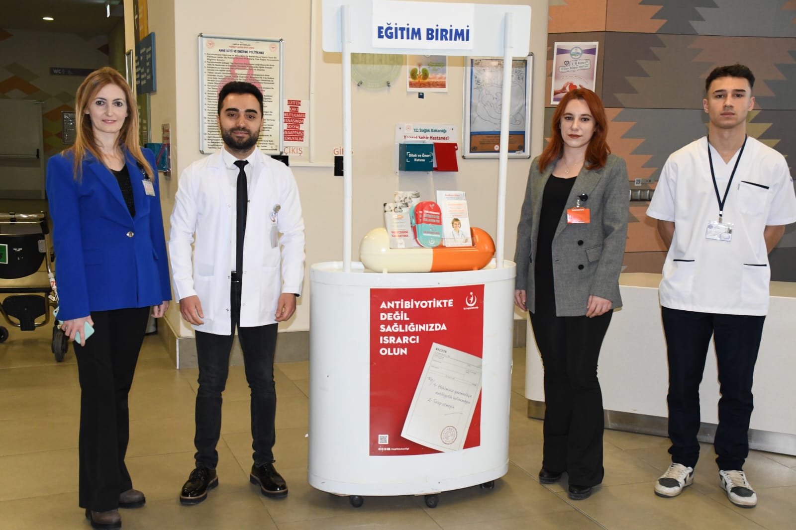 AKILCI ANTİBİYOTİK KULLANIMINI ANLATMAK İÇİN HASTANEDE STANT KURULDU
