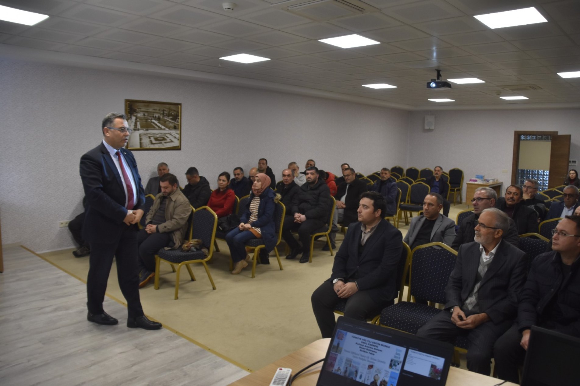 YOZGAT’TA OKUL MÜDÜRLERİNE YÖNELİK ‘OKUL KARNESİ’  KONFERANSI