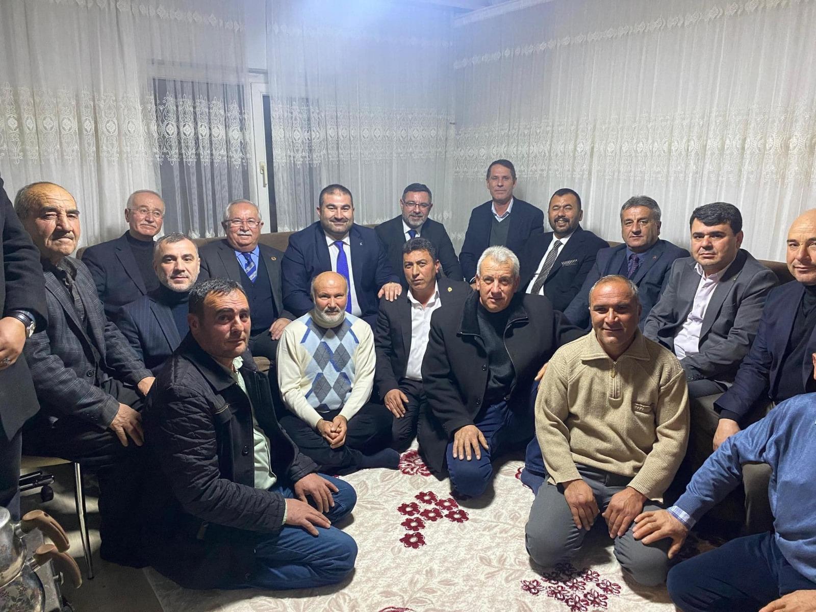 AK PARTİDEN 14 İLÇEDE EŞ ZAMANLI KÖY MUHTARLARI TOPLANTISI