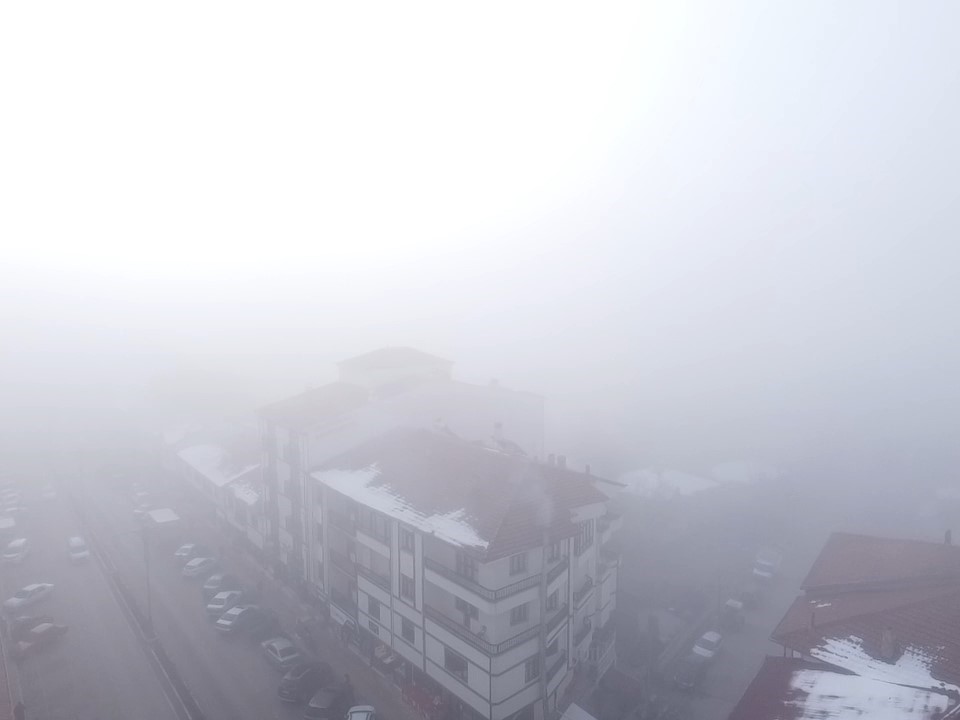 ÇEKEREK’TE SABAHIN ERKEN SAATLERİNDE SİS ETKİLİ OLDU