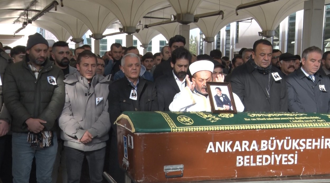 ŞARKICI ANKARALI TURGUT, SON YOLCULUĞUNA UĞURLANDI