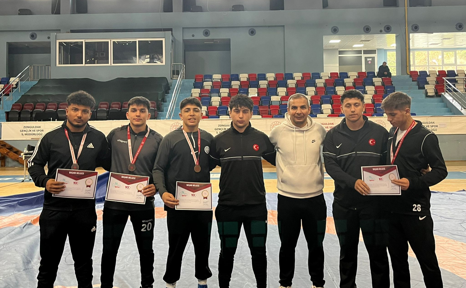 YOZGAT’IN LİSELİ PEHLİVANLARI ZONGULDAK'TA MİNDERİ TİTRETTİLER