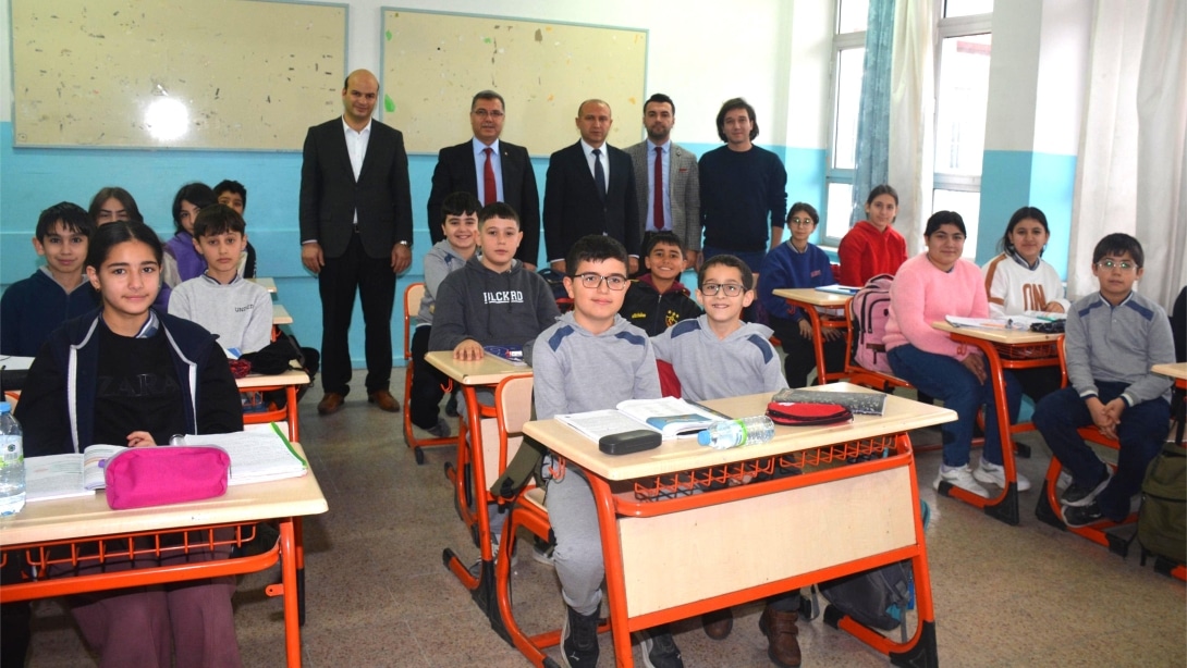  MİLLİ EĞİTİM MÜDÜRÜ ALTINKAYNAK İLÇE GEZİLERİNİ SÜRDÜRÜYOR