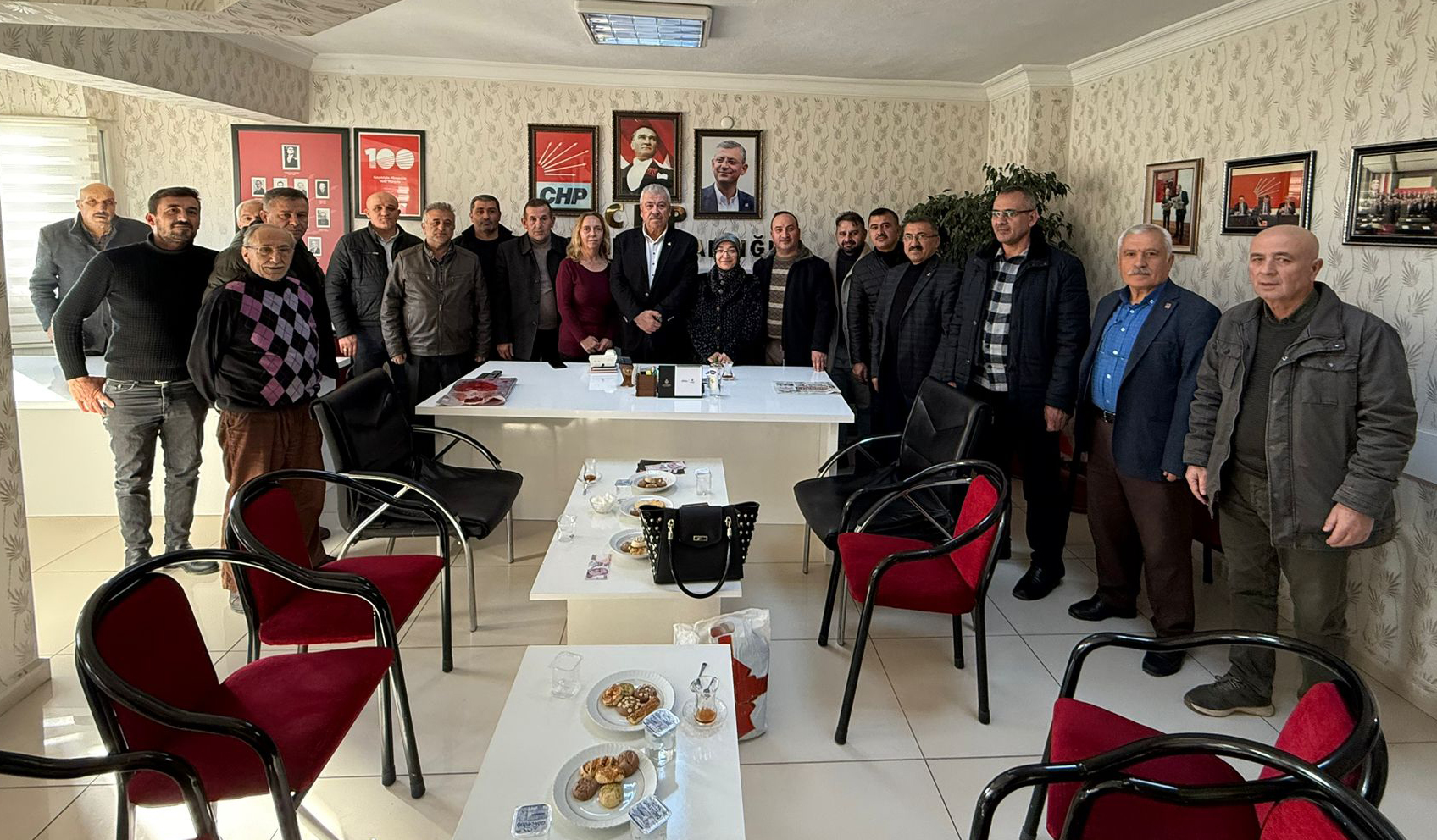 CHP İL YÖNETİMİ MUHTARLARLA MAHALLELERİN SORUNLARINI KONUŞTULAR