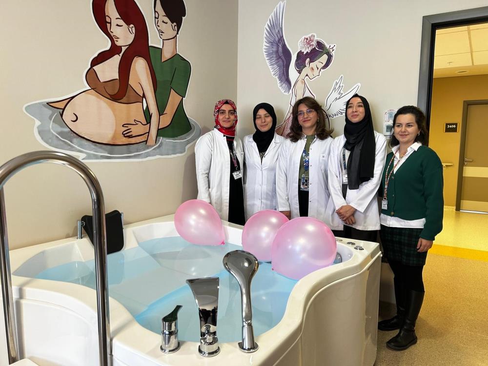 YOZGAT ŞEHİR HASTANESİNDE JAKUZİLİ SUDA DOĞUM DÖNEMİ