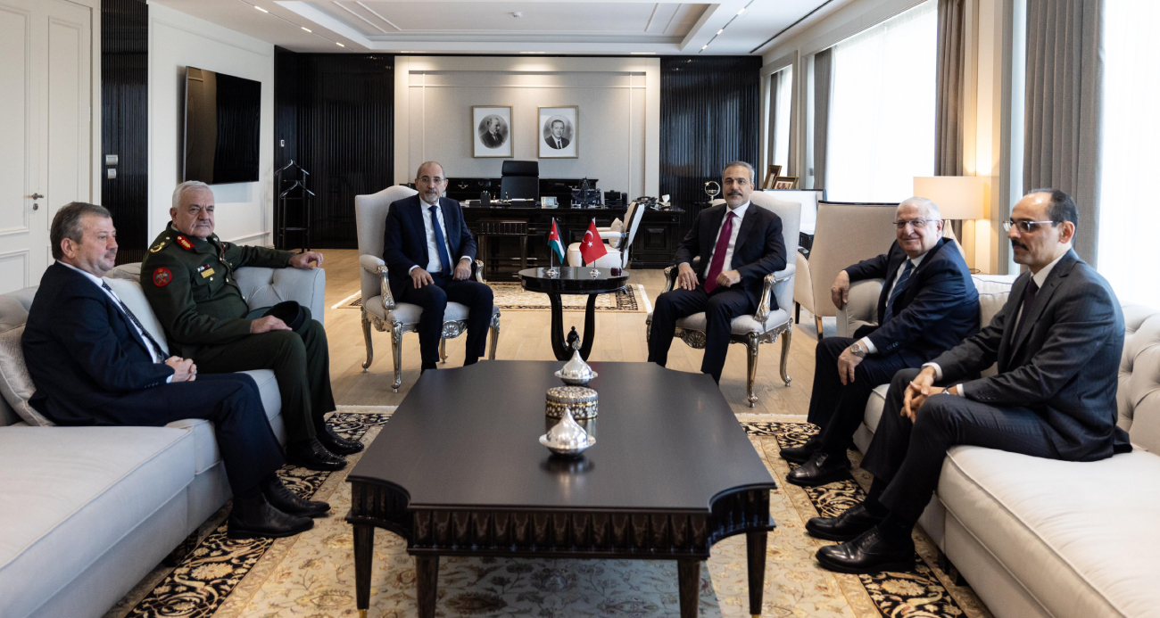 BAKAN FİDAN, ÜRDÜNLÜ MEVKİDAŞI EYMEN ES-SAFEDİ İLE BİR ARAYA GELDİ 