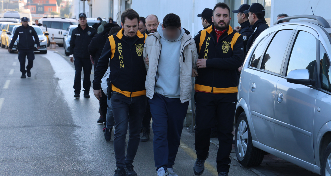 RUHSATLI SİLAH ALDIRIP KARABORSADA SATAN ŞÜPHELİLER YAKALANDI