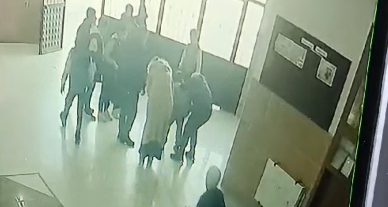 ÖĞRENCİ, ÖĞRETMENİN HEİMLİCH MANEVRASI İLE HAYATA TUTUNDU