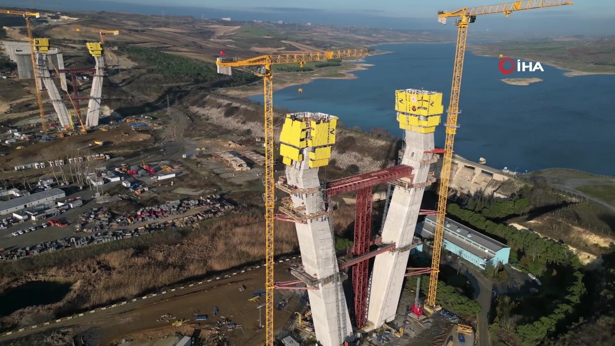 KANAL İSTANBUL’UN İLK KÖPRÜSÜNÜN AYAKLARI 90 METREYİ AŞTI 
