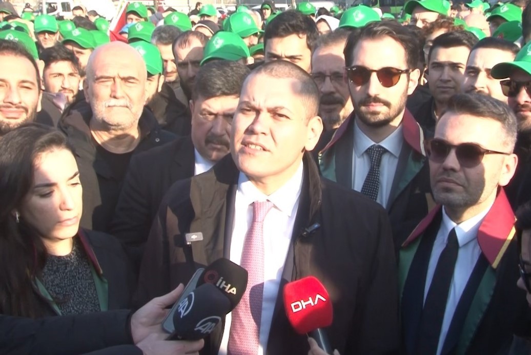 MARTI KURUCUSU ÖKTEM: “TAKSİ LOBİSİ YENİLMELERE DOYAMIYOR” 