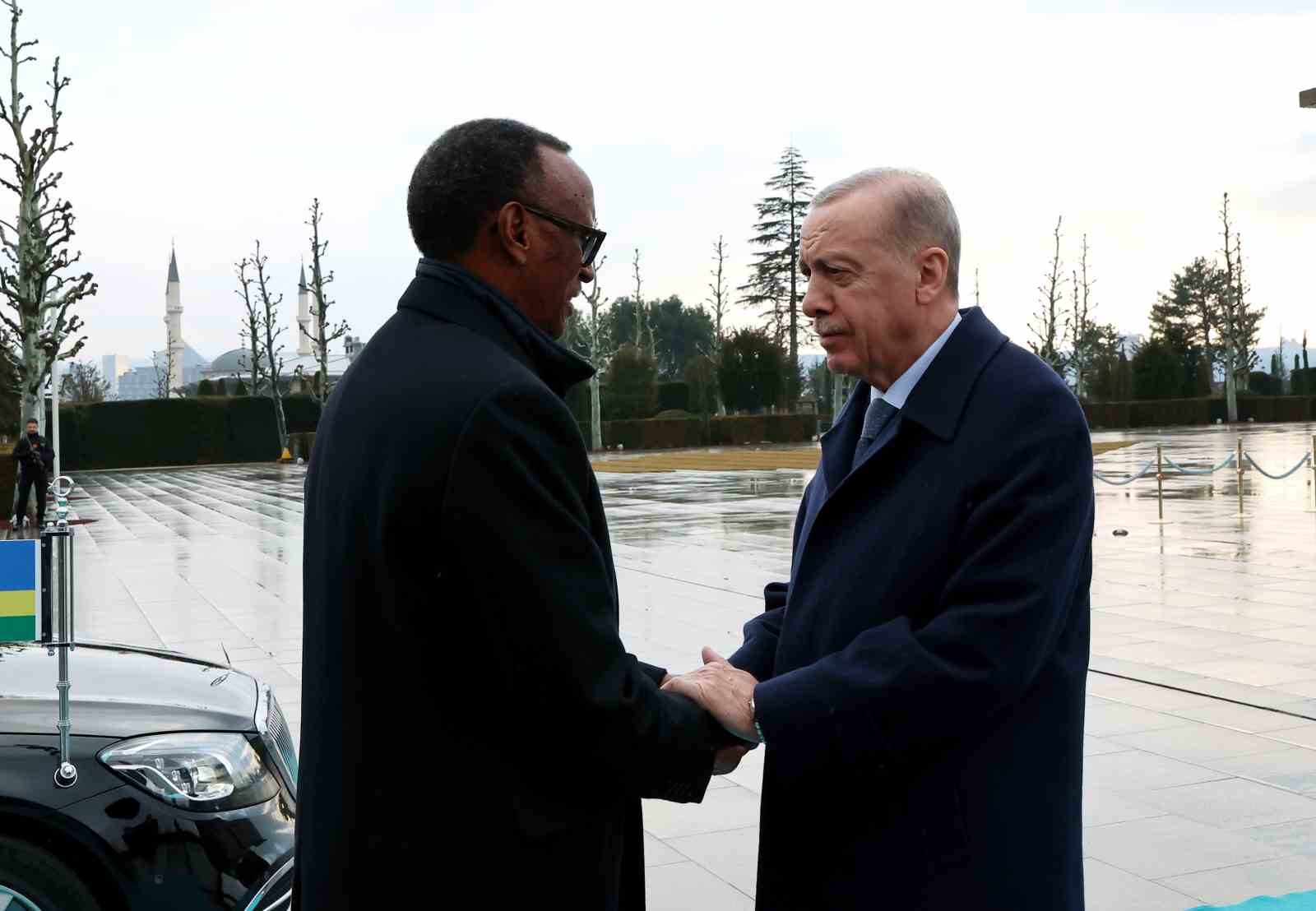 CUMHURBAŞKANI ERDOĞAN, RUANDA CUMHURBAŞKANI KAGAME’Yİ RESMİ TÖRENLE KARŞILADI