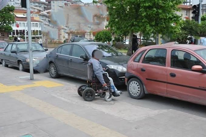 DUYARSIZ SÜRÜCÜLER UYARILDI : ENGELLİ RAMPALARINI KAPATMAYIN