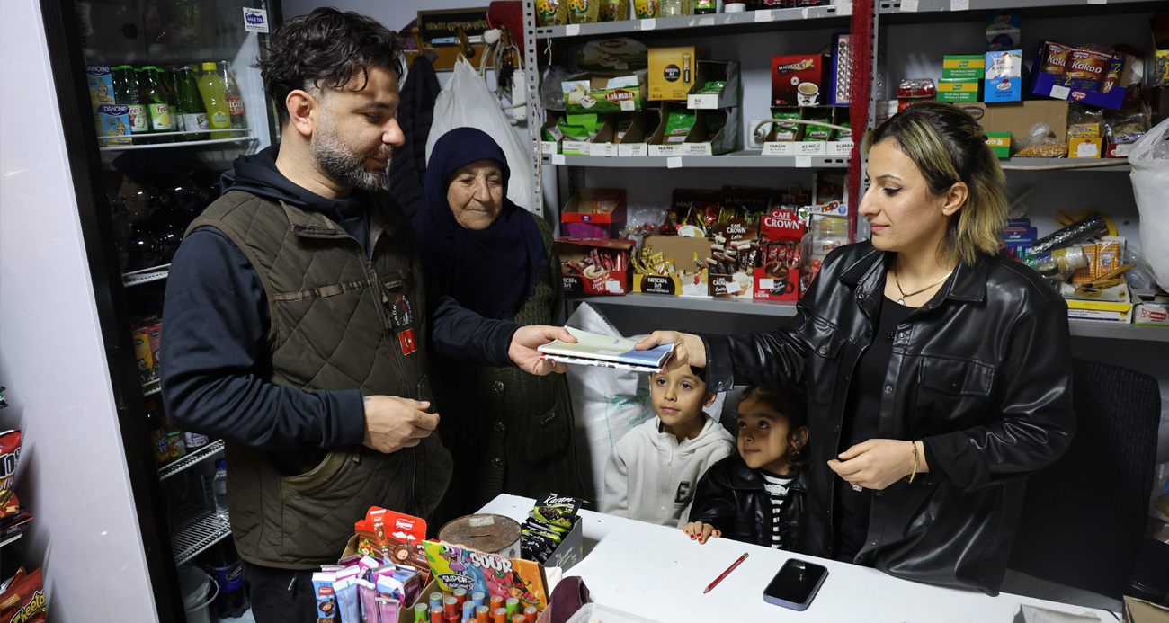 ADANALI HAYIRSEVER, MAHALLENİN TÜM BAKKAL BORCUNU ÖDEDİ