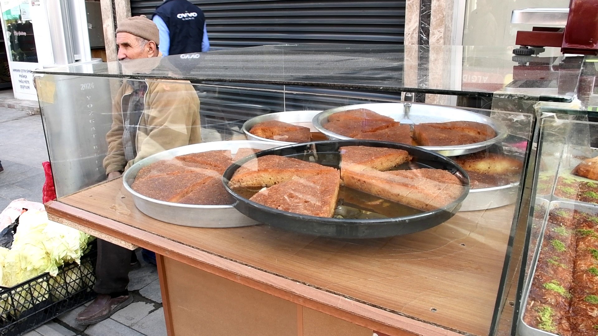 YOZGAT’TA RAMAZAN AYININ VAZGEÇİLMEZ LEZZETİ: EKMEK KADAYIFI