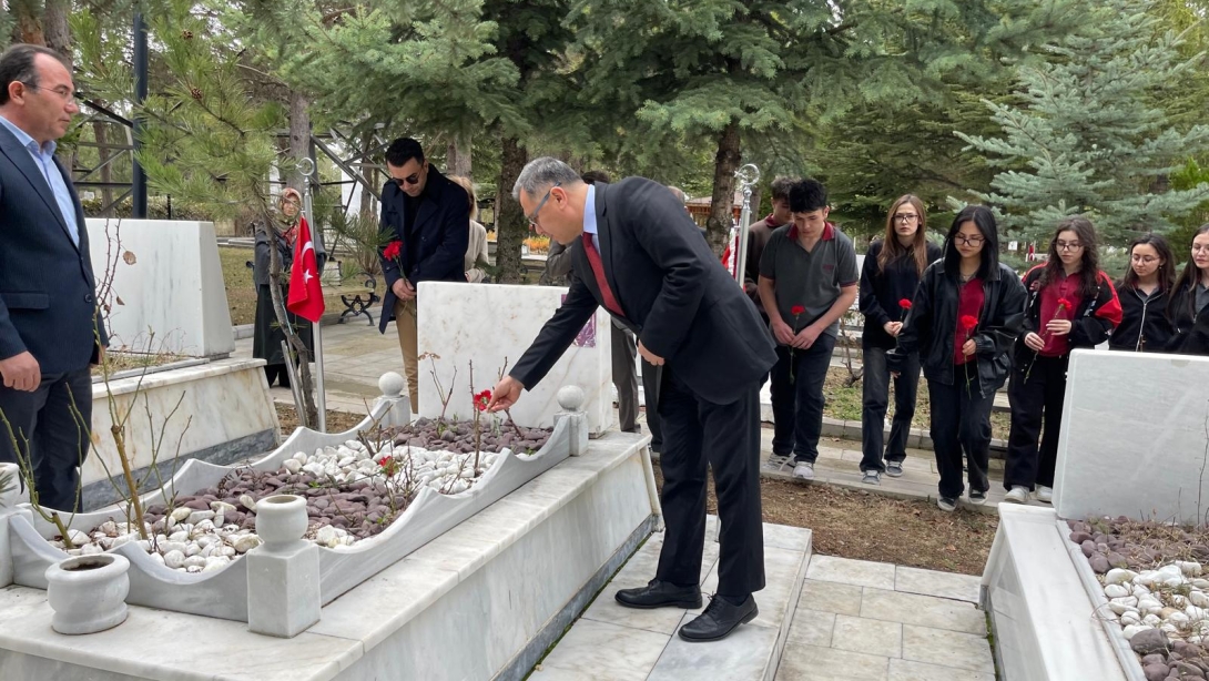 ŞEHİT FUAT BAHADIR BUHARALIOĞLU MEZARI BAŞINDA DUALARLA ANILDI