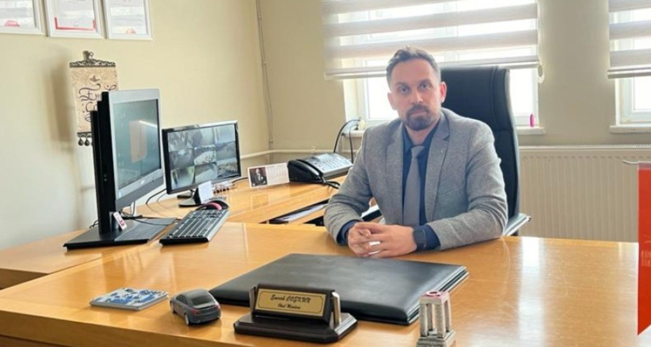 OKUL ZİLİNDEN RAHATSIZ OLDU, MÜDÜRÜN BOĞAZINI KESTİ