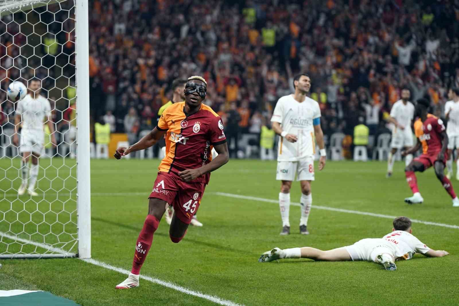 VİCTOR OSİMHEN, GOL KRALLIĞINDA ZİRVEYE YERLEŞTİ