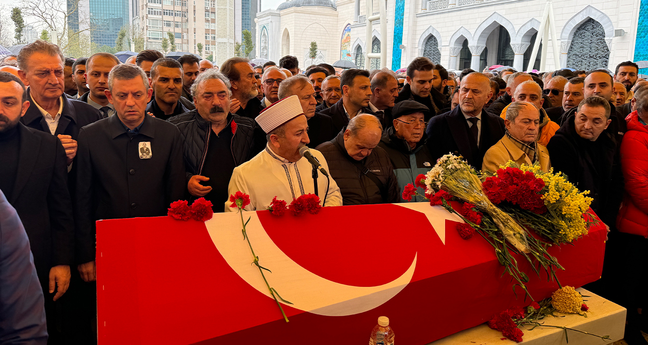 ÜNLÜ SANATÇI VOLKAN KONAK İÇİN İSTANBUL’DA CENAZE TÖRENİ DÜZENLENDİ