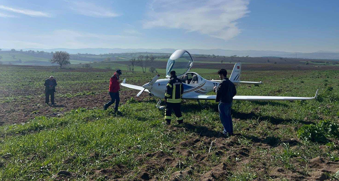 BURSA’DA EĞİTİM UÇAĞI TARLAYA MECBURİ İNİŞ YAPTI