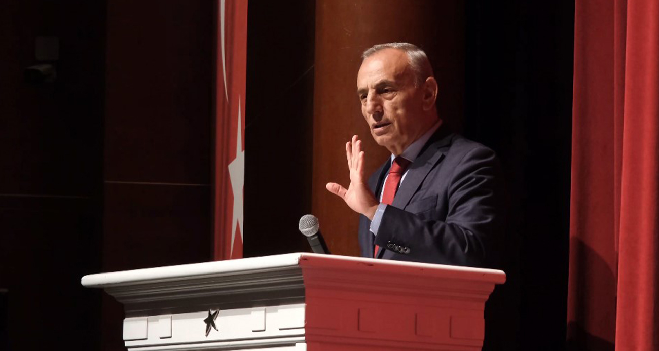 KÜÇÜKÇEKMECE BELEDİYE BAŞKANI PROGRAM SIRASINDA DEPREME YAKALANDI 